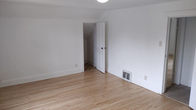 Building Photo - 1319 Winnebago Ave