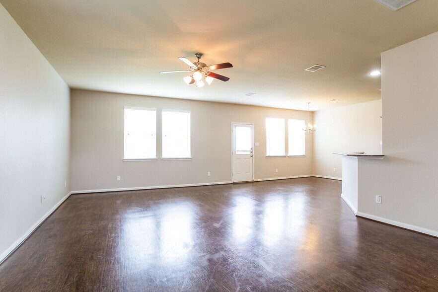Building Photo - 23630 Maple View Dr