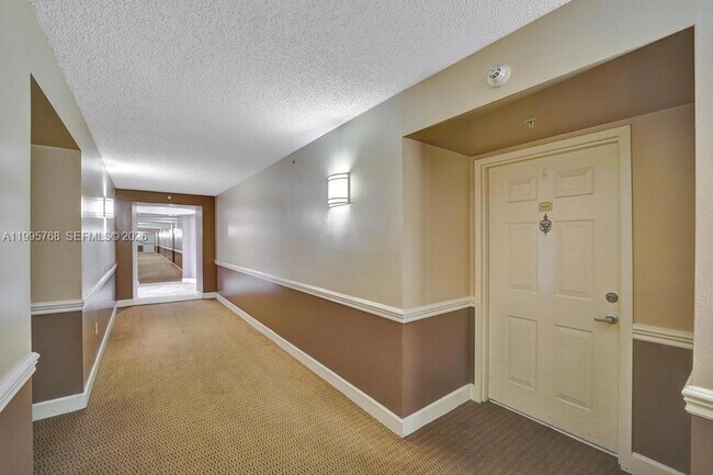 Building Photo - 520 SE 5 Ave