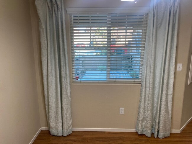 Building Photo - Tulare