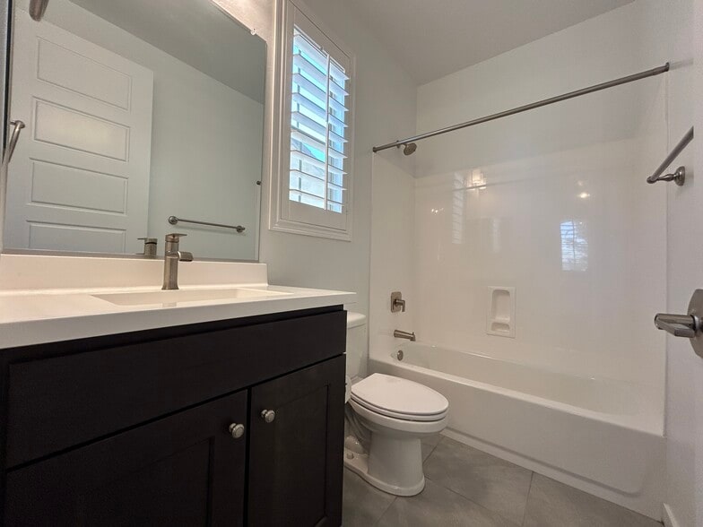 Building Photo - 4146 S Columbus Dr