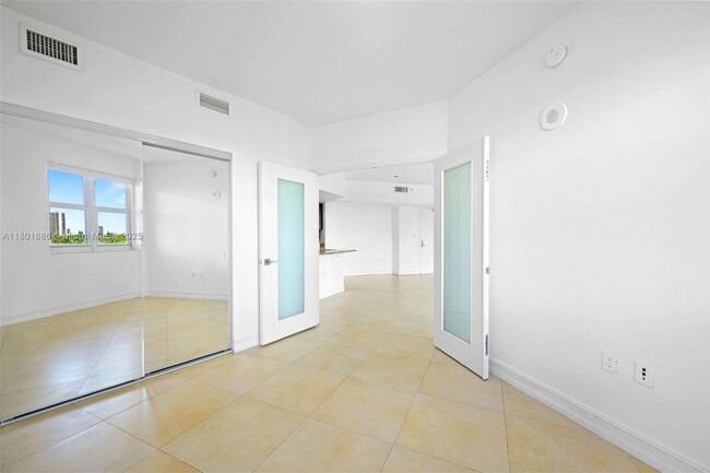 Building Photo - 20000 E Country Club Dr