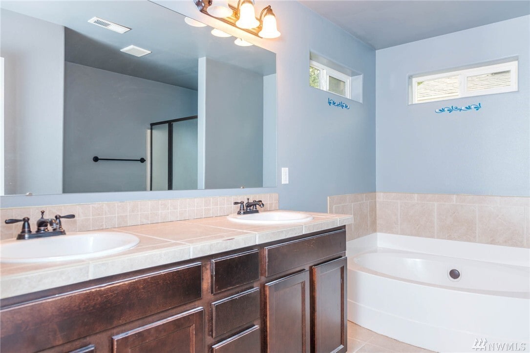 Master Bath - 7730 181st Street East