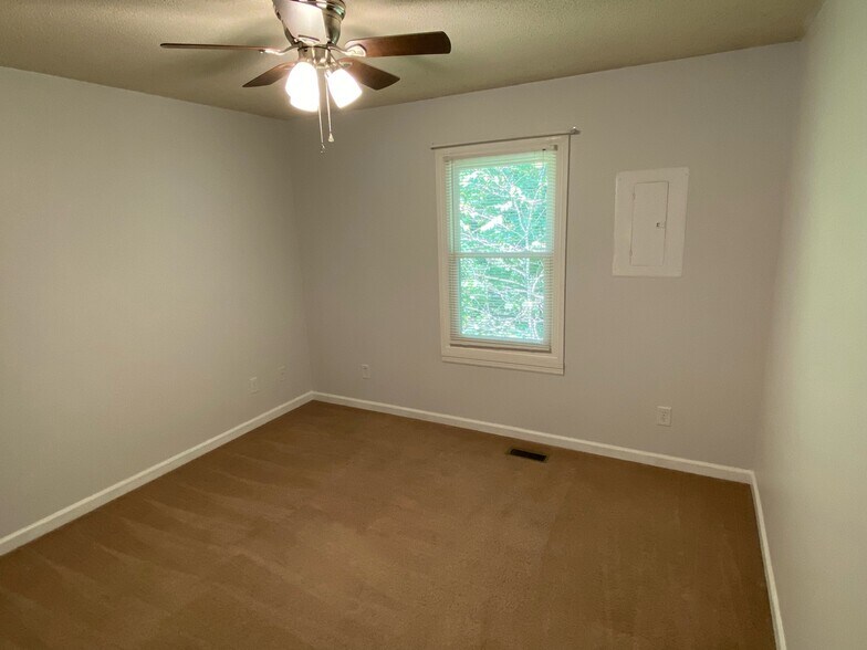 Building Photo - 1391 15th Ave NE