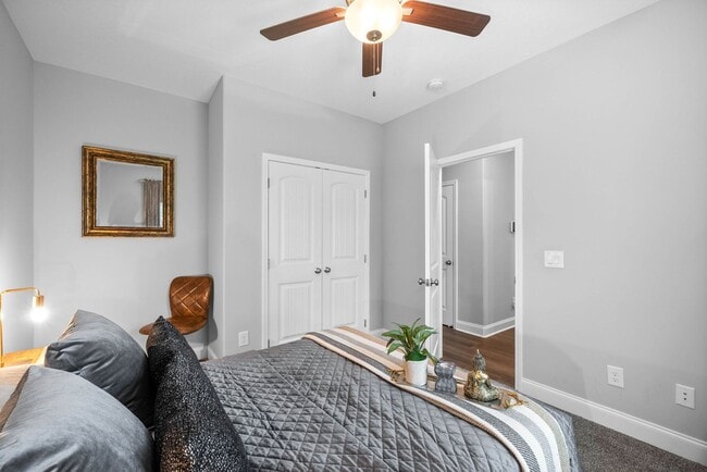 Building Photo - Modern 6-Bedroom Home with Open Layout & S...