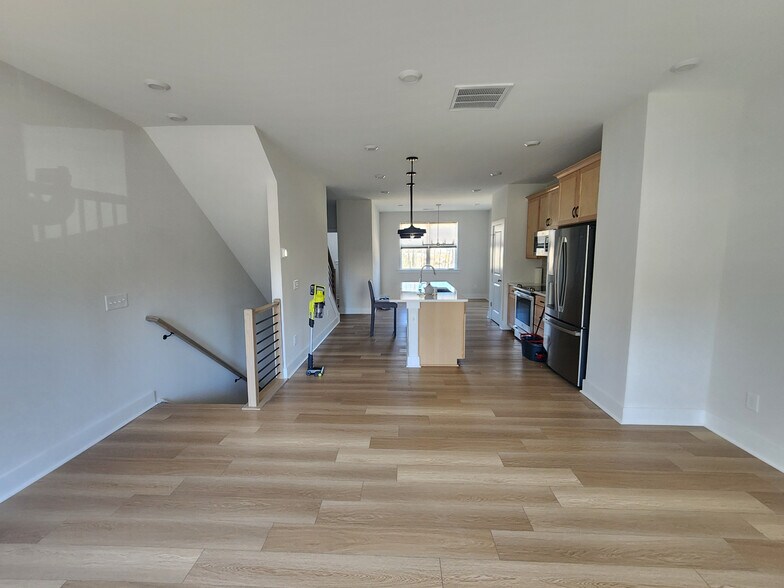 Building Photo - Room in Townhome on Levy Wy