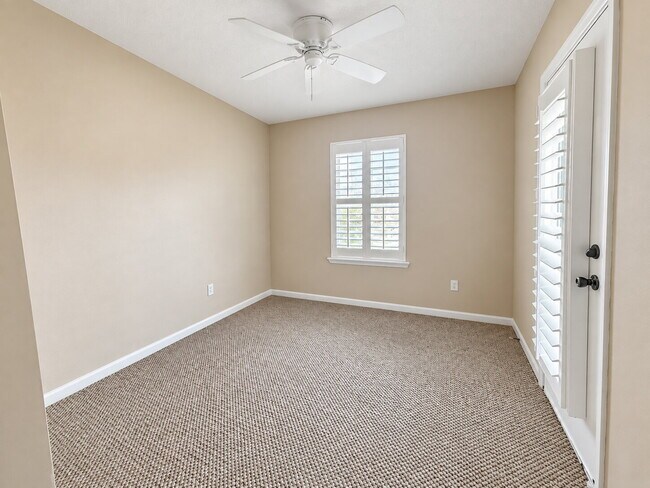 Building Photo - 32 Islander Cir