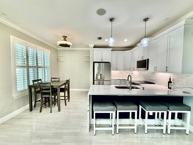 Building Photo - 505 S Tampania Ave