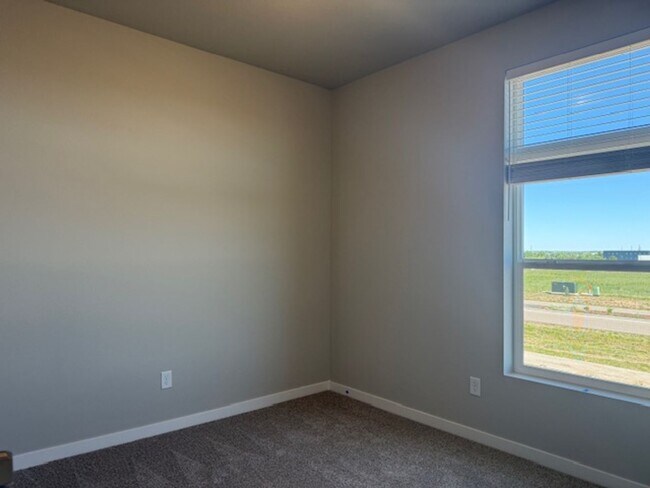 Building Photo - 1370 Howling Moon Wy