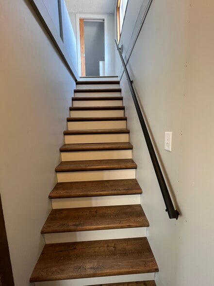 Building Photo - 2301 Presque Isle Ave