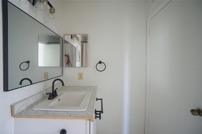 Building Photo - 9481 Highland Oak Dr