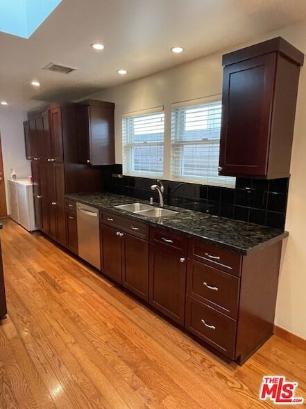 Building Photo - 926 California Ave