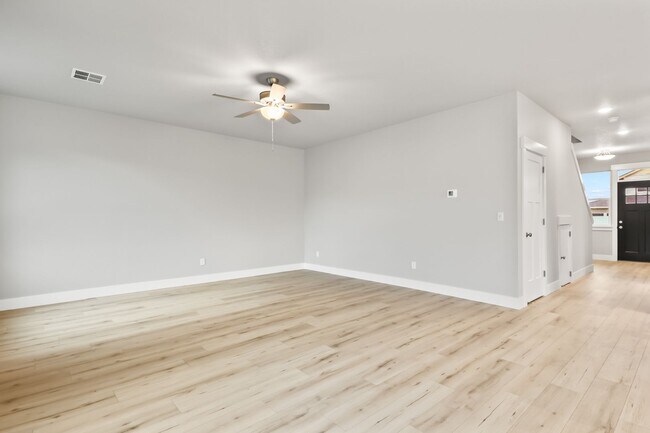 Building Photo - 748 Pinebreak