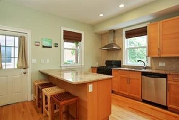 Building Photo - 11 Lester Pl