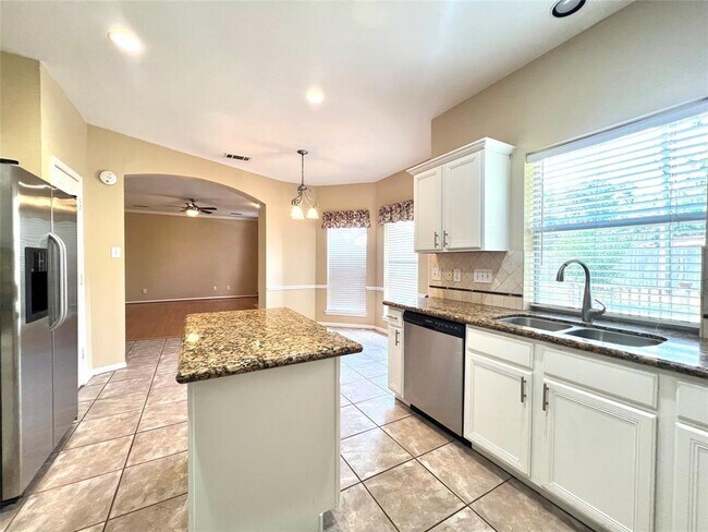 Building Photo - 22847 Red River Dr