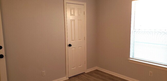 Building Photo - 3304 Twp Grove Ln