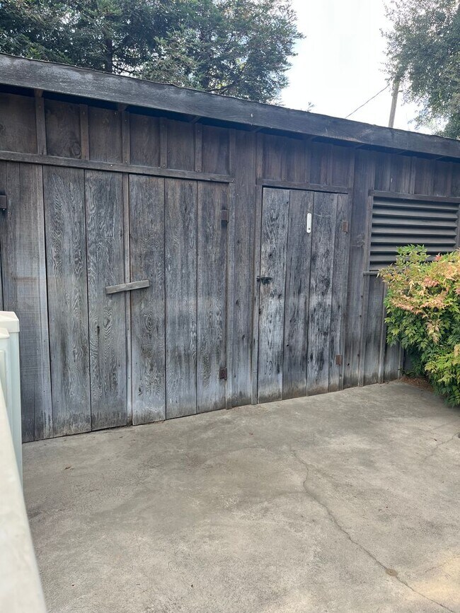 Building Photo - Charming 3-Bed, 2-Bath Home with Oversized...