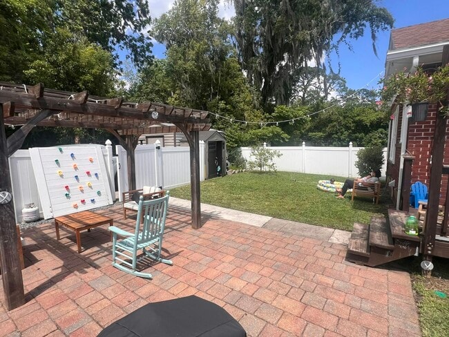 Building Photo - 4661 Astral St