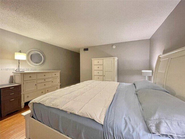 Building Photo - 7340 Lake Cir Dr