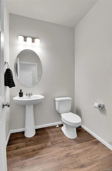 Building Photo - 6459 N Dunkirk St