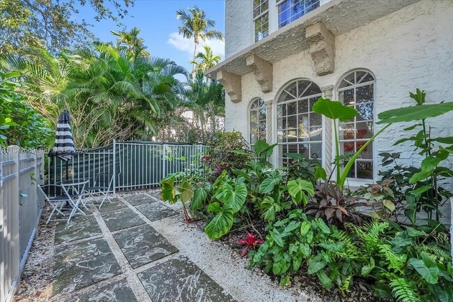 Building Photo - 1559 Michigan Ave