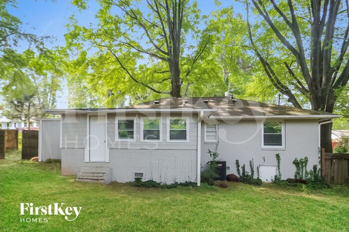 Building Photo - 2296 Lakewood Dr NW