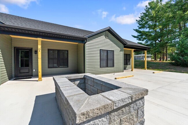 Building Photo - 45 Savage Dr
