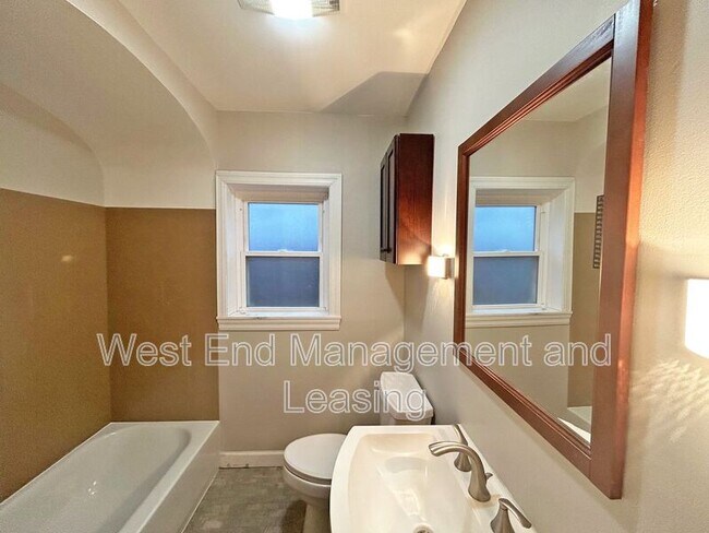Building Photo - 1108 Collingwood Dr