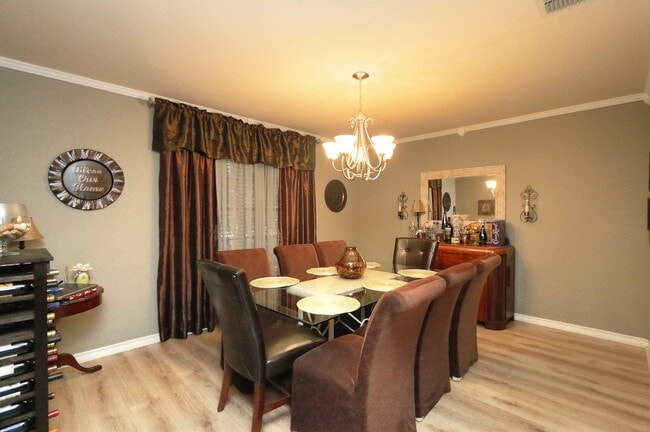 Building Photo - 7813 Kingshire Dr