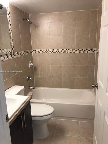 Building Photo - 1400 San Remo Cir