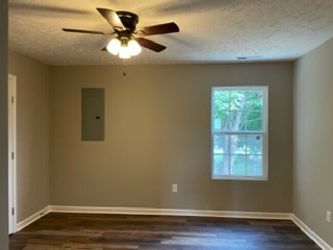 Building Photo - COMING SOON...Charming Townhome Minutes from Tim's Ford Lake!