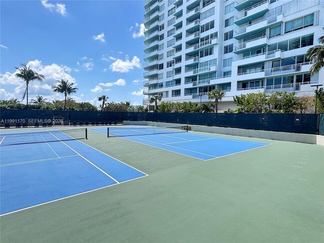 Building Photo - 400 South Pointe Dr