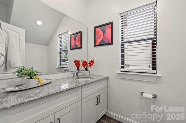 Building Photo - 2813 Ava Ave