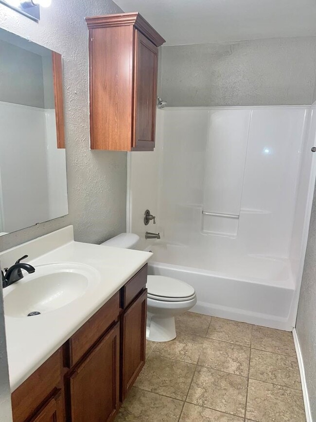 Building Photo - 619 Cabrillo Dr