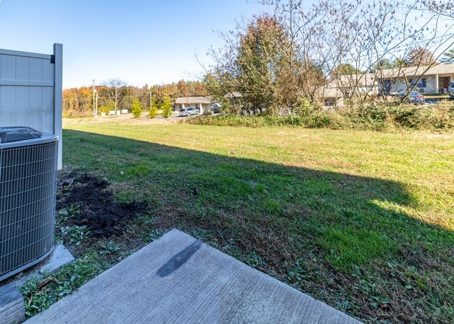 Building Photo - 932 Warrior Hill Dr