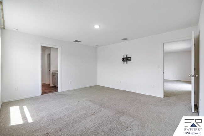 Building Photo - 23 Rocking Horse Dr