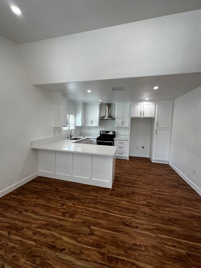 Living Area & Kitchen View - 824 Glenway Dr