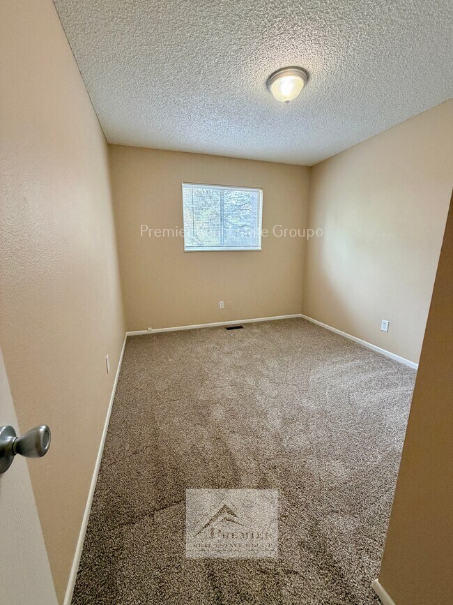 Building Photo - 6156 Del Paz Dr