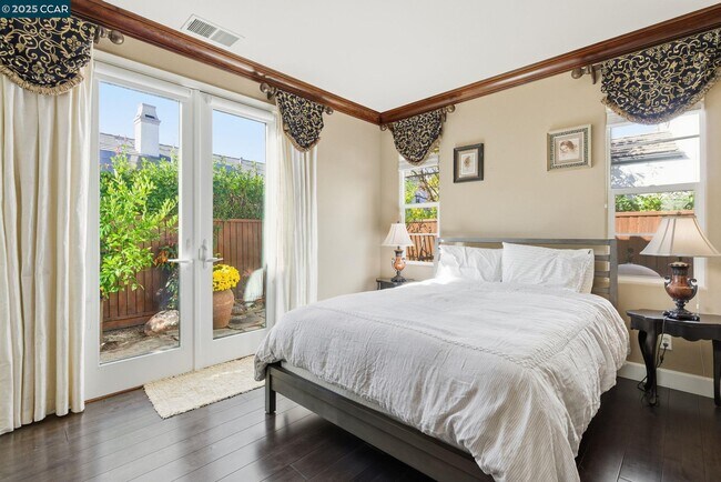 Building Photo - 1041 S Wedgewood Rd