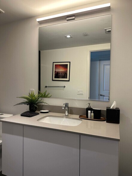 Building Photo - 1600 NE 1st Ave