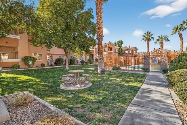 Building Photo - 1050 E Cactus Ave