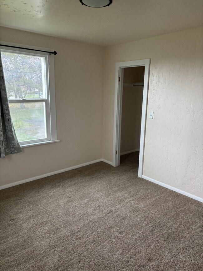 Building Photo - 296 S 100 E