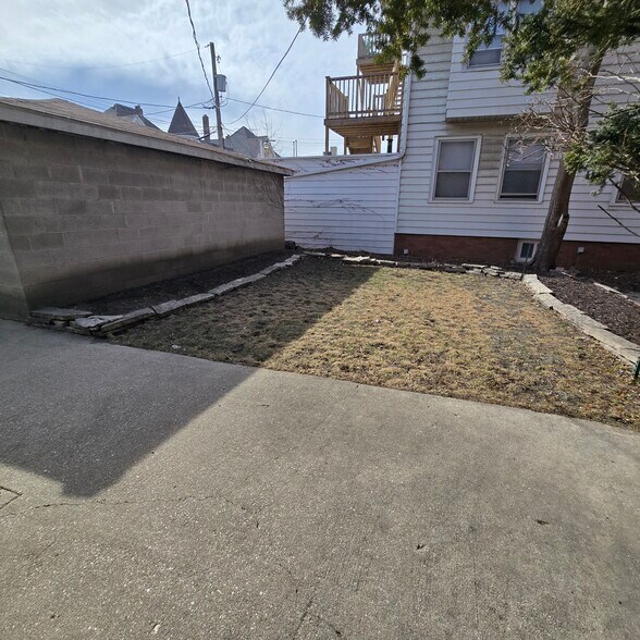 Building Photo - 6008 8th Ave