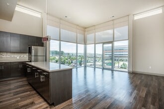 Building Photo - Lofts at Lincoln Station