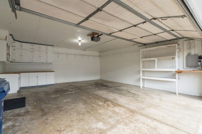 Building Photo - Lovely 3 Bedroom 2 Bath Townhome in Apple ...