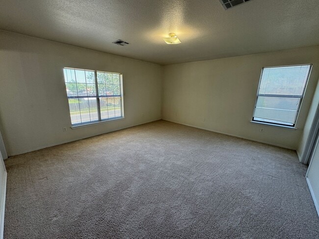 Building Photo - 1204 Bristol Dr