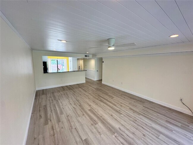 Building Photo - 620 Spring Lakes Blvd