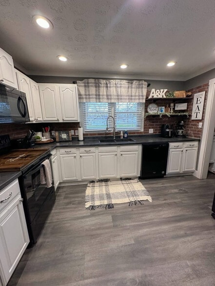 Building Photo - 222 S Vine St