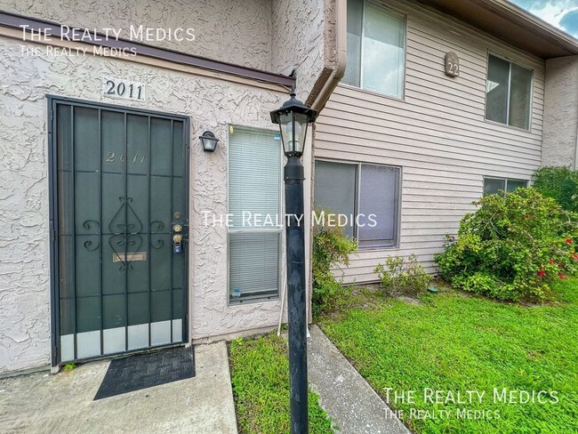 Primary Photo - Charming 2 Bedroom, 1.5 Bathroom Condo in ...