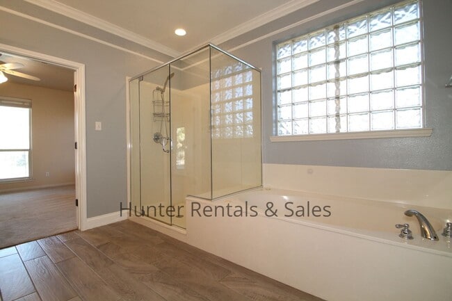 Building Photo - Country Trails Gem with a Pool Made for Te...